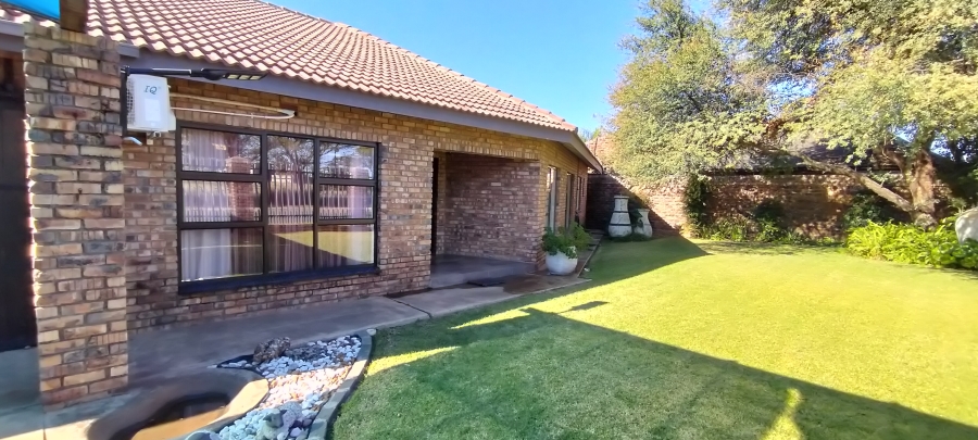 4 Bedroom Property for Sale in Jan Kempdorp Northern Cape